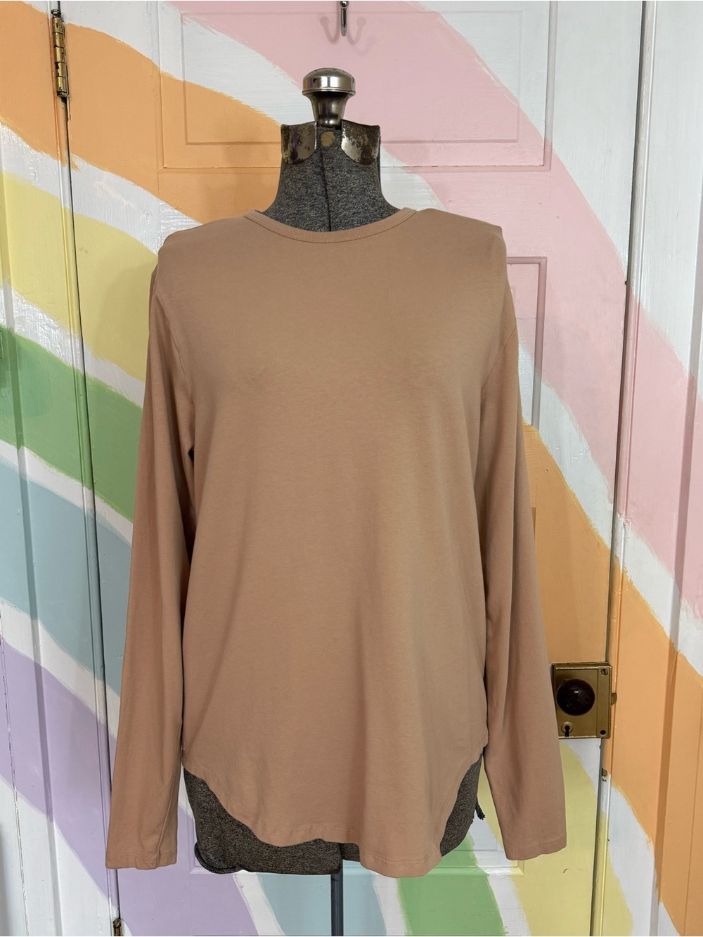 Nuuds Women’s Long Sleeve Curved Hem Cotton Shirt Sz S 💛🍄